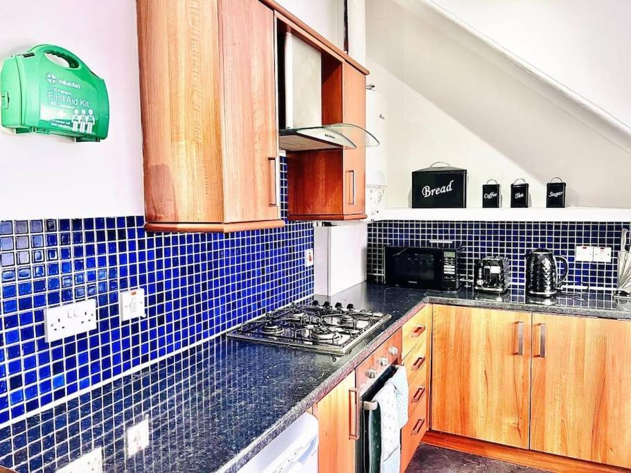 Crown House Two Bedroom Apartment แอเบอร์ดีน ภายนอก รูปภาพ