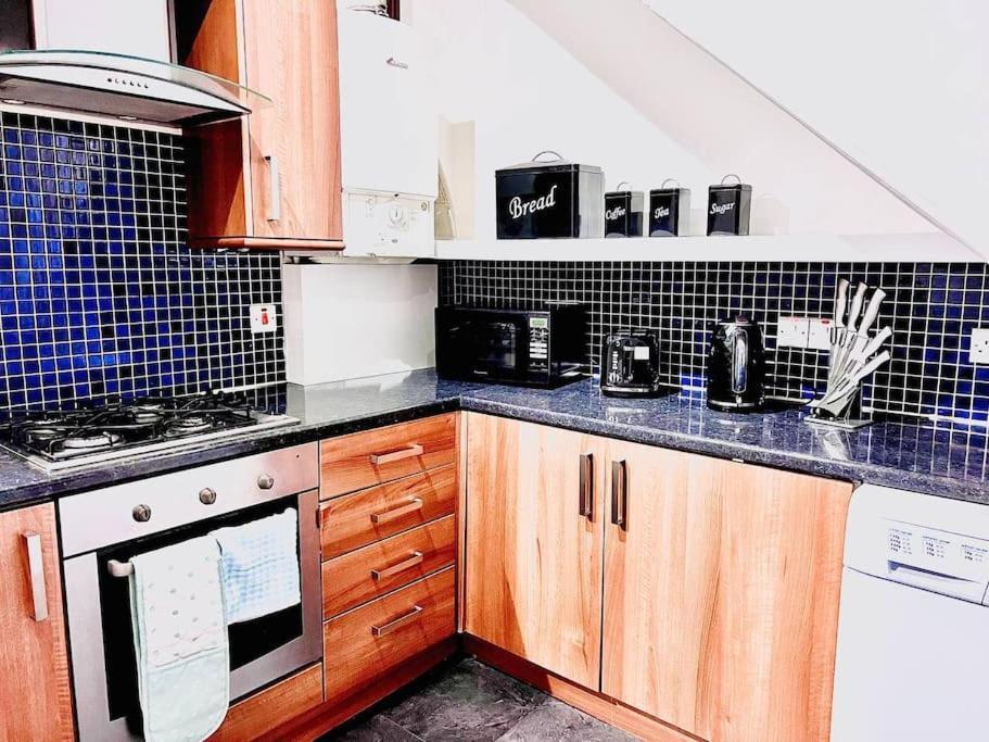 Crown House Two Bedroom Apartment แอเบอร์ดีน ภายนอก รูปภาพ