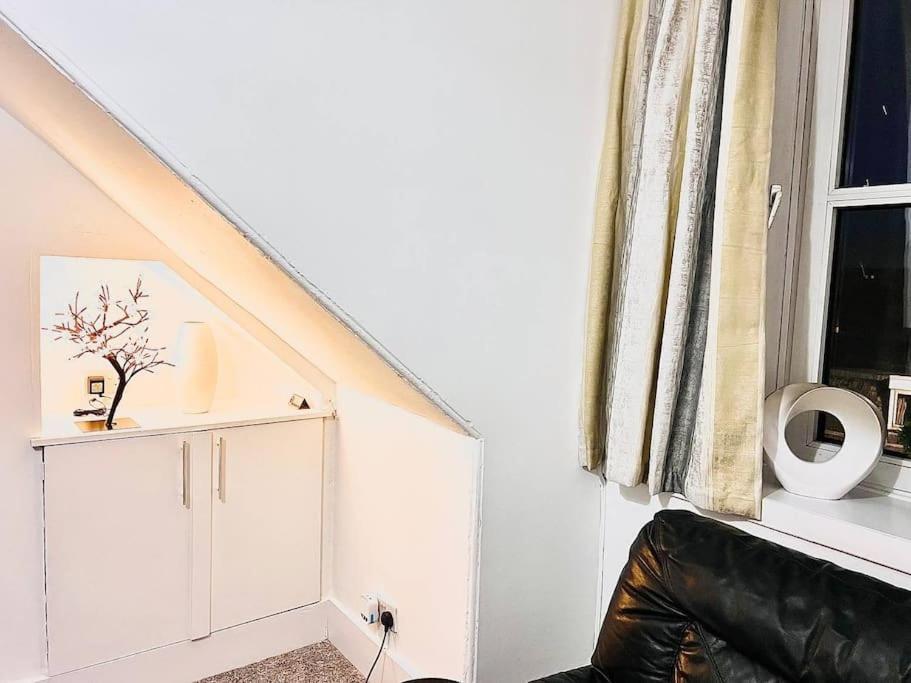 Crown House Two Bedroom Apartment แอเบอร์ดีน ภายนอก รูปภาพ
